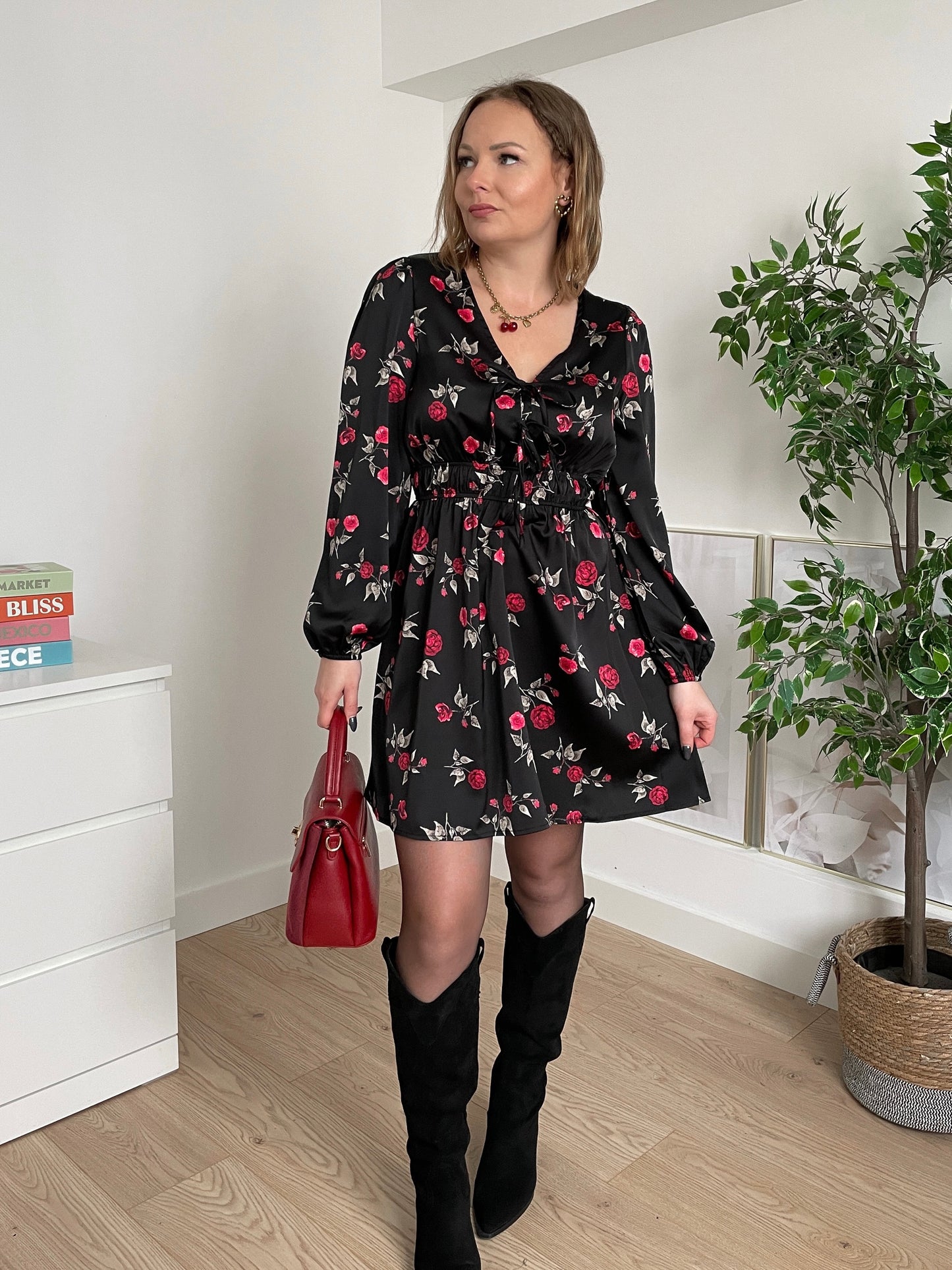 Robe satinée à fleurs NYRMA